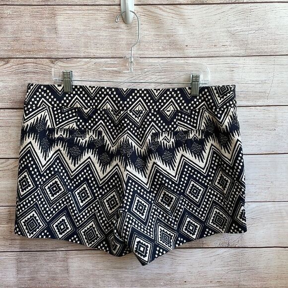 J CREW SHORTS IN BLACK AND CREAM BATIK PRINT - Picture 4 of 4